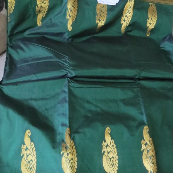 Pure Raw Silk Banarasi Saree in Dark green with Antique Gold Resham Zari - Picture 7 of 7